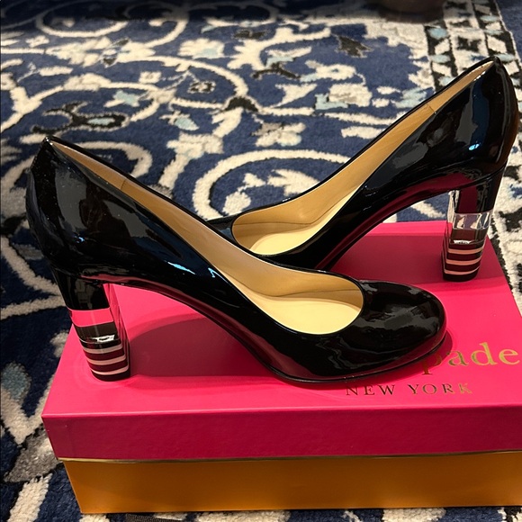 Kate Spade - Black Patent Leather Round Toe Pump, NIB, Size 9 - Picture 4 of 9